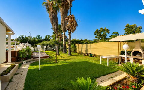 Le Vele della Contea: Land Lot, Tuin, Gazon, Schaduw, Landscaping, Landgoed, Toevlucht, Werf, Eco Hotel, Hacienda