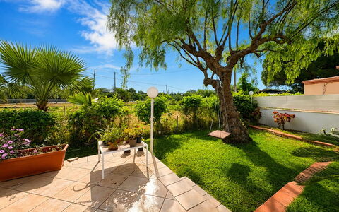 Le Vele della Contea: Blad, Struik, Tuin, Schaduw, Gazon, Landscaping, Werf, Eco Hotel, Gang