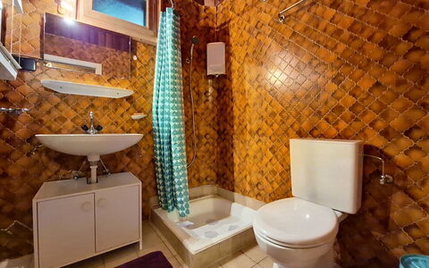 Le Mayen D'Ovronnaz: Interieur Ontwerp, Flooring, Loodgieterswerkinrichting, Hout, Verdieping, Badkamer, Loodgieter, Wc Bril, Wastafel, Kamer