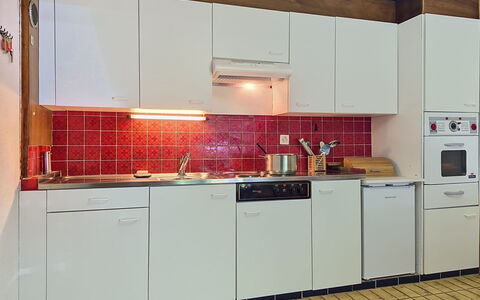 Le Mayen D'Ovronnaz: Keuken, Toestel Van De Keuken, Countertop, Major Appliance, Gootsteen, Cabinetry, Flooring, Wastafel, Interieur Ontwerp, Loodgieterswerkinrichting