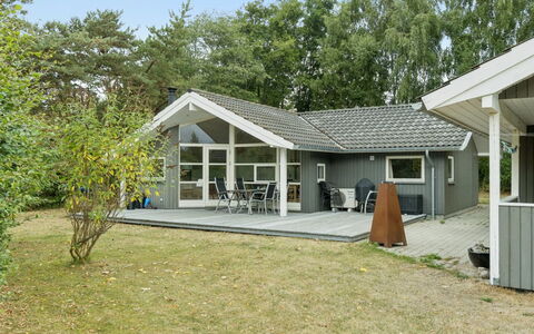 Veljan - 300M from the Sea: Huis, Dak, Huis, Verblijf, Deur, Siding, Landgoed, Oprit, Schaduw, Veranda