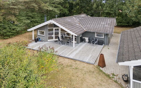 Veljan - 300M from the Sea: Huis, Dak, Huis, Verblijf, Struik, Groundcover, Landgoed, Boerderij, Siding, Garden Gebouwen