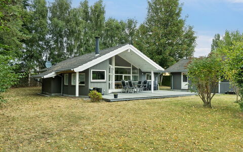 Veljan - 300M from the Sea: Huis, Dak, Huis, Verblijf, Struik, Groundcover, Landgoed, Boerderij, Siding, Garden Gebouwen