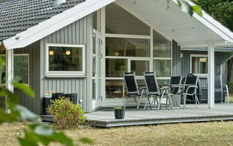 Veljan - 300M from the Sea: Huis, Dak, Huis, Verblijf, Struik, Groundcover, Landgoed, Boerderij, Siding, Garden Gebouwen