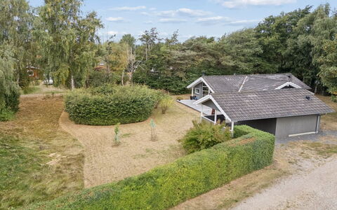 Veljan - 300M from the Sea: Huis, Dak, Huis, Verblijf, Struik, Groundcover, Landgoed, Boerderij, Siding, Garden Gebouwen