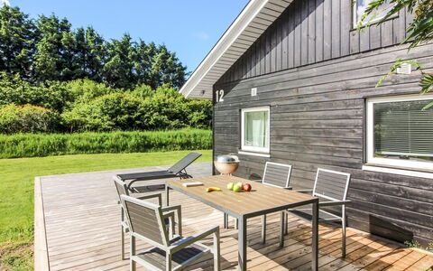 Ruka - 600M from the Sea: Hout, Huis, Meubilair, Plafond, Verblijf, Woonkamer, Hardwood, Stoel, Houten Vloer