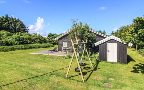 Ruka - 600M from the Sea: Hout, Huis, Meubilair, Plafond, Verblijf, Woonkamer, Hardwood, Stoel, Houten Vloer