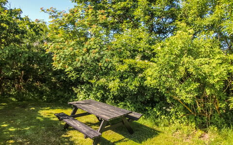 Ruka - 600M from the Sea: Hout, Huis, Meubilair, Plafond, Verblijf, Woonkamer, Hardwood, Stoel, Houten Vloer