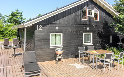 Ruka - 600M from the Sea: Hout, Huis, Meubilair, Plafond, Verblijf, Woonkamer, Hardwood, Stoel, Houten Vloer