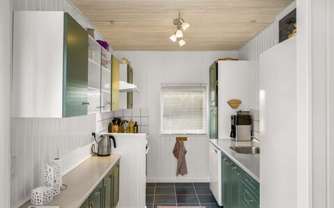 Ruka - 600M from the Sea: Keuken, Interieur Ontwerp, Countertop, Toestel Van De Keuken, Major Appliance, Flooring, Plafond, Hout, Lichte Inrichting, Cabinetry
