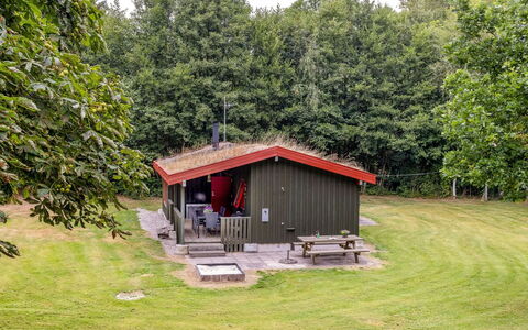 Arleta - 2Km from the Sea: Dak, Huis, Land Lot, Huis, Verblijf, Landgoed, Garden Gebouwen, Schaduw, Blokhut, Landscaping