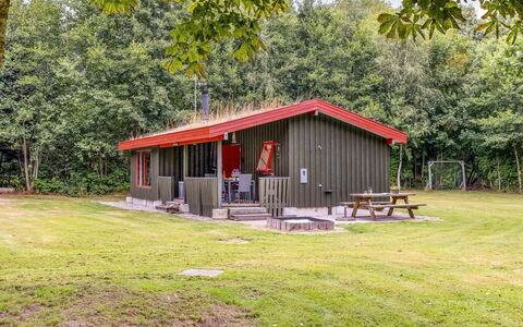 Arleta - 2Km from the Sea: Dak, Huis, Land Lot, Huis, Verblijf, Landgoed, Garden Gebouwen, Schaduw, Blokhut, Landscaping