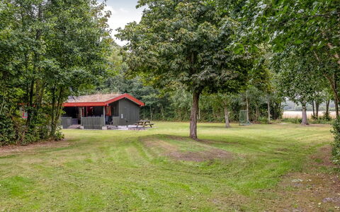 Arleta - 2Km from the Sea: Dak, Huis, Land Lot, Huis, Verblijf, Landgoed, Garden Gebouwen, Schaduw, Blokhut, Landscaping