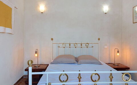 Casa Memmi Mouriès: Muur, Flooring, Interieur Ontwerp, Verdieping, Plafond, Slaapkamer, Meubilair, Bed, Verlichting, Kamer