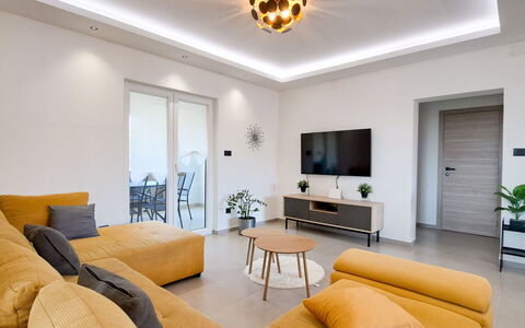 Nona: Meubilair, Interieur Ontwerp, Flooring, Verdieping, Bankstel, Muur, Hout, Plafond, Woonkamer, Kamer