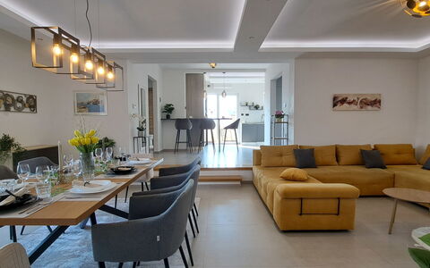 Nona: Appartement, Condominium, Gemengd Gebruik, Hotel, Balkon