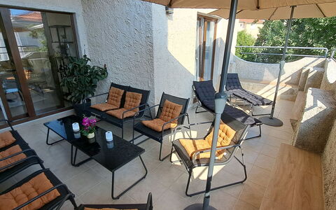 Nona: Appartement, Condominium, Gemengd Gebruik, Hotel, Balkon