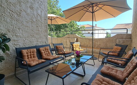Nona: Appartement, Condominium, Gemengd Gebruik, Hotel, Balkon