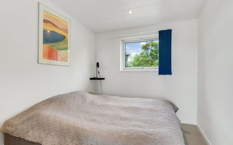 Apsolon - 100M from the Sea: Hout, Flooring, Verdieping, Slaapkamer, Plafond, Interieur Ontwerp, Bed, Kamer, Laken, Bed Frame