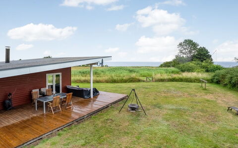 Apsolon - 100M from the Sea: Land Lot, Huis, Dak, Verblijf, Schaduw, Landgoed, Boerderij, Gazon, Werf, Veranda