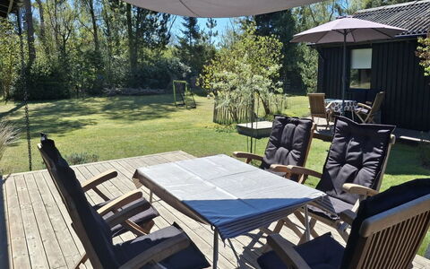 Thorunn - 250M from the Sea: Meubilair, Hout, Buitenmeubels, Tafel, Stoel, Buitentafel, Schaduw, Backyard, Tuin, Vrije Tijd