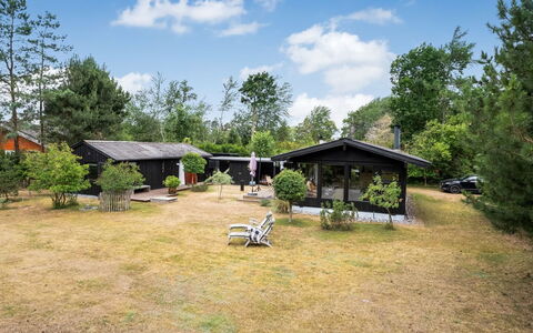 Thorunn - 250M from the Sea: Struik, Huis, Huis, Dak, Tuin, Land Lot, Verblijf, Landelijk Gebied, Groundcover