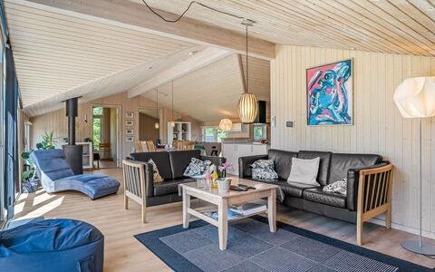 Esalina - 800M from the Sea: Hout, Meubilair, Interieur Ontwerp, Huis, Woonkamer, Houten Vloer, Flooring, Plafond, Bankstel, Verdieping