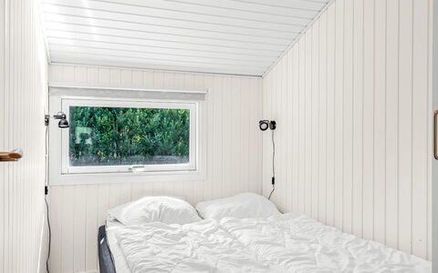 Esalina - 800M from the Sea: Hout, Flooring, Verdieping, Slaapkamer, Huis, Plafond, Bedding, Bed, Plank, Laken