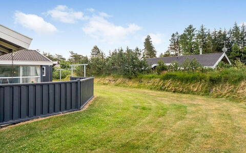 Gertrud - 800M from the Sea: Gras, Struik, Huis, Land Lot, Dak, Huis, Tuin, Verblijf, Gazon, Groundcover