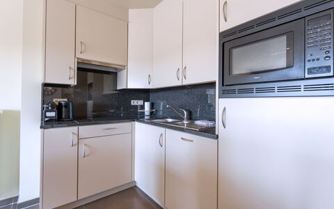 Residentie Casa Nova: Countertop, Interieur Ontwerp, Keuken, Flooring, Cabinetry, Major Appliance, Verdieping, Toestel Van De Keuken, Kamer, Wastafel