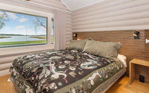 Villa Praava a: Slaapkamer, Bed, Hout, Interieur Ontwerp, Plafond, Bedding, Linens, Laken, Huis, Bed Frame