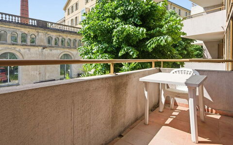 Virginia: Appartement, Flooring, Verdieping, Condominium, Ontwerp, Beits, Daylighting, Kamerplant, Balkon