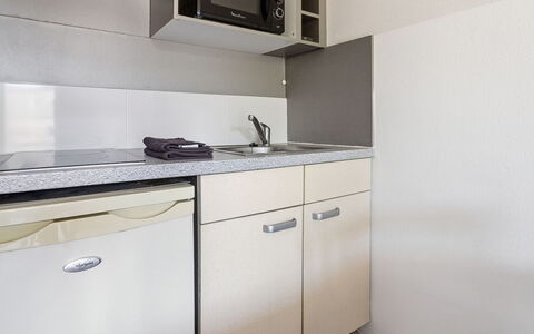 Virginia: Interieur Ontwerp, Flooring, Verdieping, Kamer, Cabinetry, Huis, Countertop, Appartement