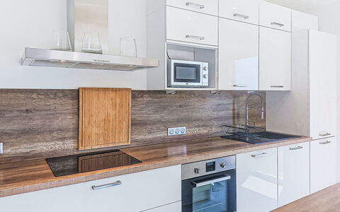 E Follicie: Countertop, Keuken, Cabinetry, Flooring, Toestel Van De Keuken, Hout, Interieur Ontwerp, Major Appliance, Verdieping, Huis