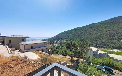 E Follicie: Woongebied, Heuvel, Dak, Huis, Heuvel Station, Voorstad, Landgoed, Balkon, Ridge, Bergdorp