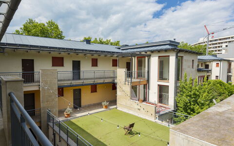 Patti: Woongebied, Huis, Deur, Appartement, Trap, Landgoed, Binnenplaats, Werf, Balkon, Leuning