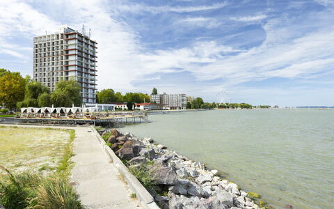 Patti: Flooring, Verdieping, Samengesteld Materiaal, Zwembad, Daylighting, Waterpartij, Tegel