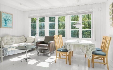 Inan - 800M from the Sea: Meubilair, Interieur Ontwerp, Flooring, Verdieping, Hout, Plafond, Bankstel, Tafel, Kamer, Woonkamer