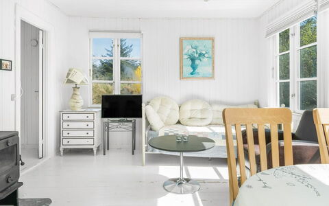Inan - 800M from the Sea: Meubilair, Interieur Ontwerp, Flooring, Hout, Verdieping, Plafond, Huis, Woonkamer, Tafel, Kamer