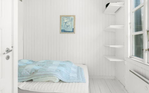 Inan - 800M from the Sea: Hout, Flooring, Verdieping, Interieur Ontwerp, Plafond, Slaapkamer, Kamer, Huis, Bed, Bedding