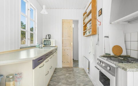 Inan - 800M from the Sea: Flooring, Hout, Keuken, Interieur Ontwerp, Verdieping, Countertop, Plafond, Cabinetry, Major Appliance, Toestel Van De Keuken