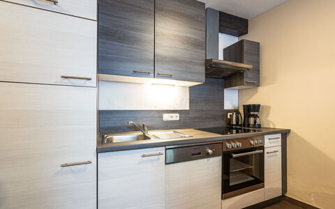 Zell am See 79: Toestel Van De Keuken, Cabinetry, Keuken, Major Appliance, Countertop, Hout, Flooring, Interieur Ontwerp, Kast, Lade