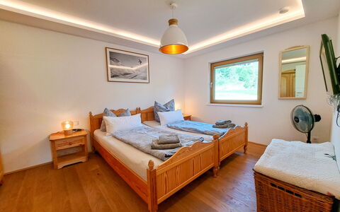 Achenkirch 622: Hout, Interieur Ontwerp, Meubilair, Bed, Verdieping, Slaapkamer, Flooring, Huis, Kamer, Plafond