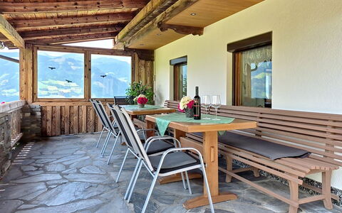 Ferienhaus Dinkl: Meubilair, Hout, Tafel, Veranda, Stoel, Hardwood, Beits, Buitenmeubels, Bergketen, Plank