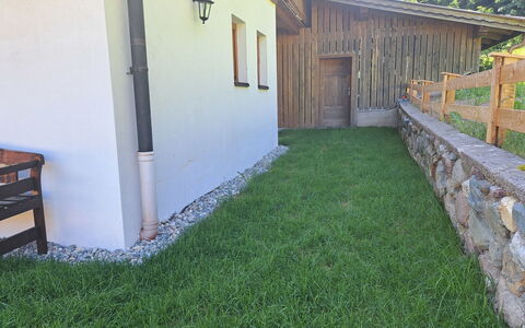 Grub: Gazon, Tuin, Backyard, Werf, Landscaping, Kunstgras, Gang, Binnenplaats, Boerderij