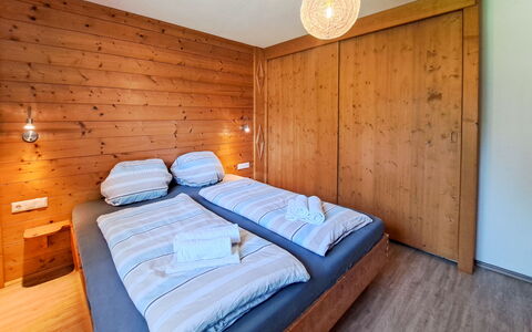 Grub: Interieur Ontwerp, Flooring, Hout, Verdieping, Plafond, Meubilair, Slaapkamer, Kamer, Bed, Beits