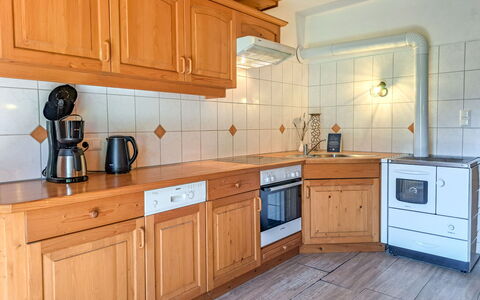 Grub: Keuken, Cabinetry, Toestel Van De Keuken, Countertop, Flooring, Major Appliance, Interieur Ontwerp, Hout, Meubilair, Verdieping