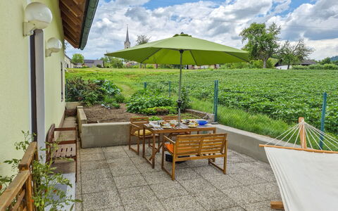 Haus Valentin: Meubilair, Tafel, Buitenmeubels, Stoel, Buitentafel, Keuken En Eettafel, Tuin, Schaduw, Backyard