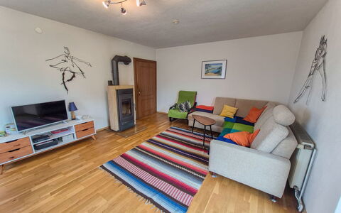 Haus Valentin: Meubilair, Flooring, Verdieping, Interieur Ontwerp, Hout, Bankstel, Kamer, Woonkamer, Houten Vloer, Verlichting