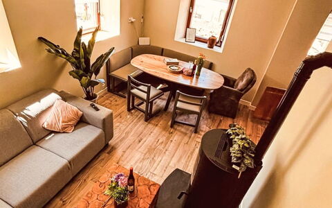 Eifelhuis im Salmtal: Meubilair, Flooring, Interieur Ontwerp, Verdieping, Hout, Bankstel, Woonkamer, Tafel, Kamer, Huis